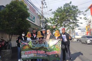 Artis dan Kru Barata Nada Group Berbagi Takjil