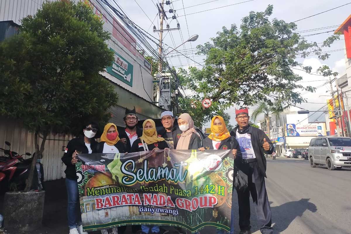 Artis dan Kru Barata Nada Group Berbagi Takjil