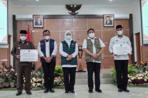 BNPB memberikan Dana Tunggu Hunian (DTH) ke Kabupaten Malang dan Lumajang. (ws1) - BNPB Salurkan Bantuan Rp3,5 M Korban Gempa Kabupaten Malang dan Lumajang