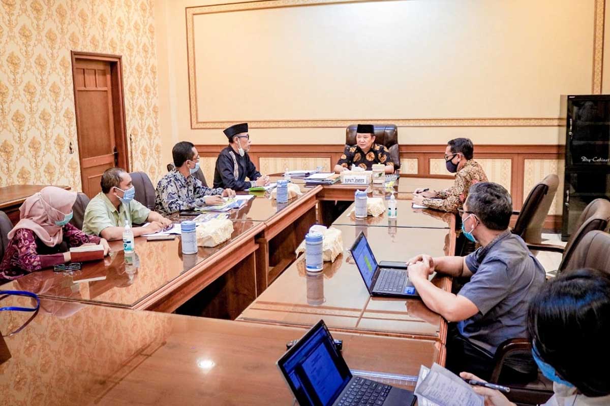 Bupati Jember menyampaikan pentingnya pembenahan sistem bansos. (ist) - Bupati Hendy Perintahkan Benahi Sistem Manajemen Bansos