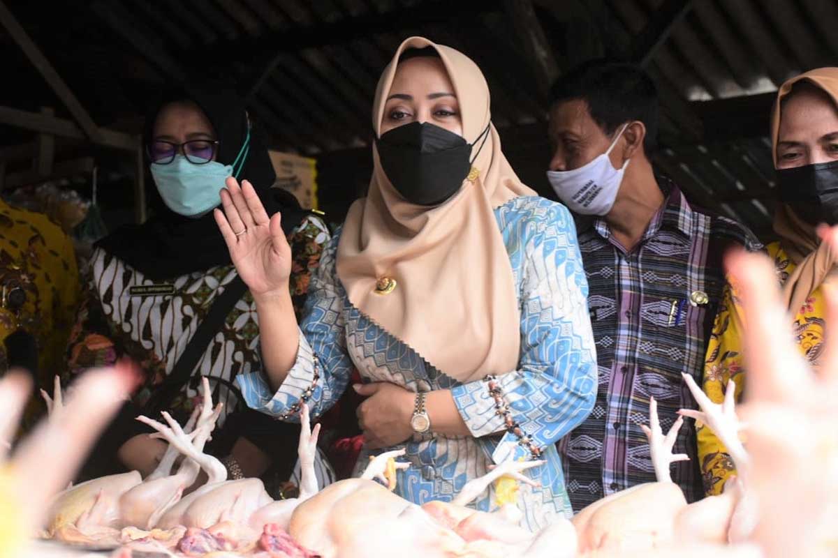 Bupati sidak harga ayam di pasar Legi Mojosari - Bupati: Pemkab Siap Lakukan Operasi Pasar Apabila Dibutuhkan