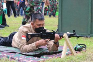 Dandim 0833 latihan bersama menembak. (ist) - Bangun Sinergitas, Forkopimda Malang Raya Latihan Menembak Bersama