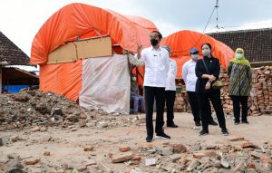 Kunjungan Presiden Jokowi ke korban gempa Malang. (ist) - Kunjungi Korban Gempa Malang, Presiden Jokowi Janji Bantu Perbaiki Rumah Warga