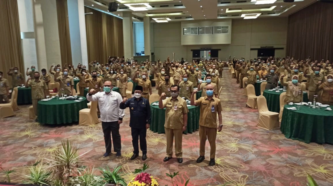 Foto bersama peserta sosialisasi Perpres 12 Tahun 2021. (ws1) - Walikota Malang Dorong OPD Belanja 40 Persen Produk UMKM Lokal