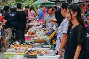 Ilustrasi pasar takjil. (ist) - Sutiaji Perbolehkan Pasar Takjil, Asal Terapkan Ini