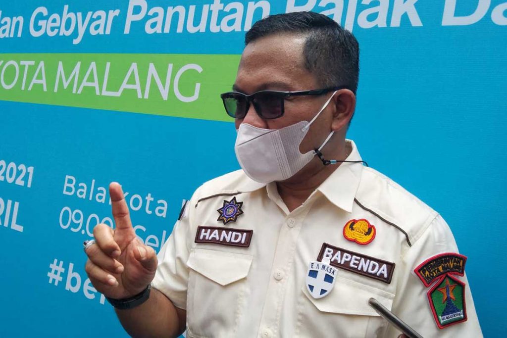 Kepala Bapenda Kota Malang jelaskan inovasi OPDnya. (ws1) - Bapenda Launching Pelayanan Publik Berbasis Elektronik e-SPPT PBB - Diikuti launching pelayanan publik oleh Dishub, Dispendukcapil dan Disporapar
