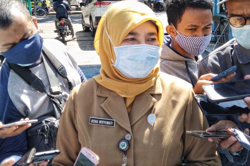 Kepala Sekolah SMPN 6 Kota Malang menjelaskan prokes di sekolahnya. (ws1) - PTM Terbatas Terapkan Pola Ganjil Genap Separuh Kelas