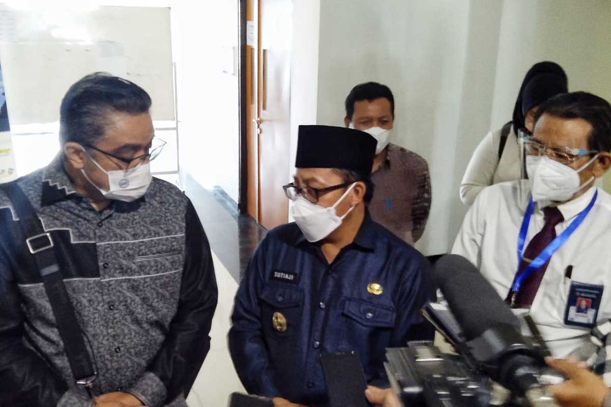 Komisi X DPR RI bersama Walikota Malang dan Rektor UB tinjau UTBK SBMPTN. (ws1) - DPR RI - Walikota Tinjau UTBK SBMPTN Tanpa Tes Rapid di UB - Perketat protokol kesehatan
