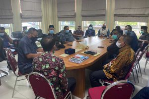 Kunjungan DPRD Komisi C Kabupaten Sidoarjo di ruangan DLH Kota Batu. (ws2) - DPRD Kabupaten Sidoarjo Sinau Persampahan ke DLH Kota Batu