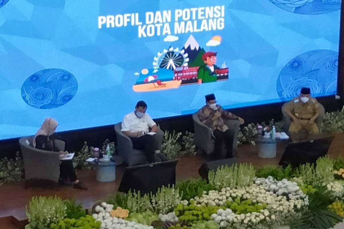Kunjungan Menko Marves Luhut Binsar Pandjaitan di Graha Pancasila Balaikota Among Tani. (ws2) - Apresiasi Potensi Malang Raya, Menko Marves Dorong Pembangunan Kereta Gantung