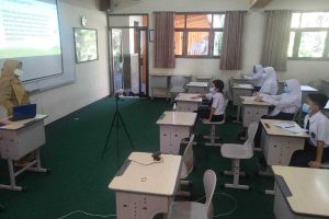 PTM Terbatas di MTsN 1 Kota Malang. (rhd) - MTsN 1 Kota Malang Mulai Pembelajaran Tatap Muka Terbatas - Terapkan e-learning madrasah permudah siswa sekolah dari rumah
