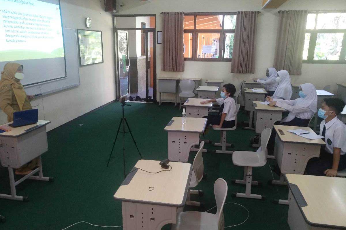 PTM Terbatas di MTsN 1 Kota Malang. (rhd) - MTsN 1 Kota Malang Mulai Pembelajaran Tatap Muka Terbatas - Terapkan e-learning madrasah permudah siswa sekolah dari rumah
