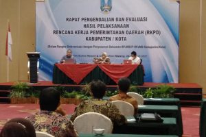 Pemaparan para pemateri RPJMD. (rhd) - Bappeda Pemda-Pemprov Jatim Bersinergi Susun RPJMD