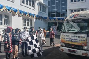 Pemberangkatan bantuan untuk korban gempa di Kabupaten Malang. (ws1) - Pemkot Kota Malang Kirim Bantuan Korban Gempa Kabupaten Malang