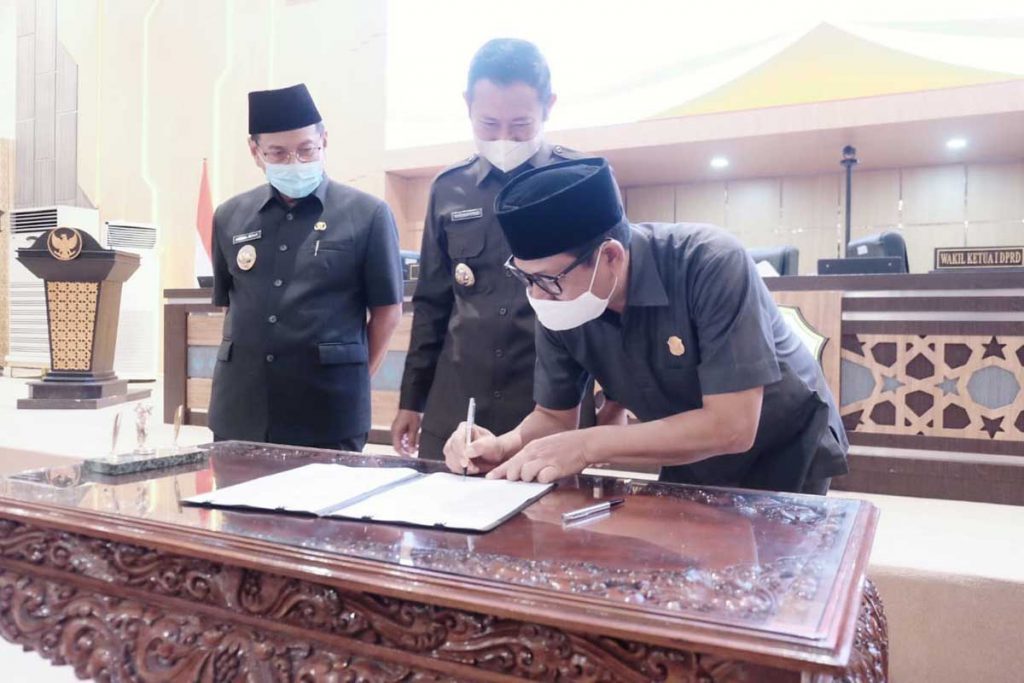Penandatangan Bersama Nota Kesepakatan Rancangan A - Paripurna RPJMD Tahun 2021-2026, Ghofur Apresiasi Capaian Penghargaan Bupati YES