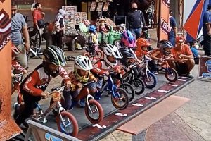 Peserta Push Bike bersiap di garis start. (ist) - Fun Tech Plaza JTP 3 Push Bike Challenge, Uji Nyali Pembalap Cilik
