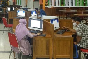Peserta terjaga jarak untuk penerapan protokol kesehatan. (ist) - Diikuti 18.289 Peserta, UTBK SBMPTN UM Disebar 4 Lokasi Universitas - UM Gandeng Unisma, UMM, dan Unmer