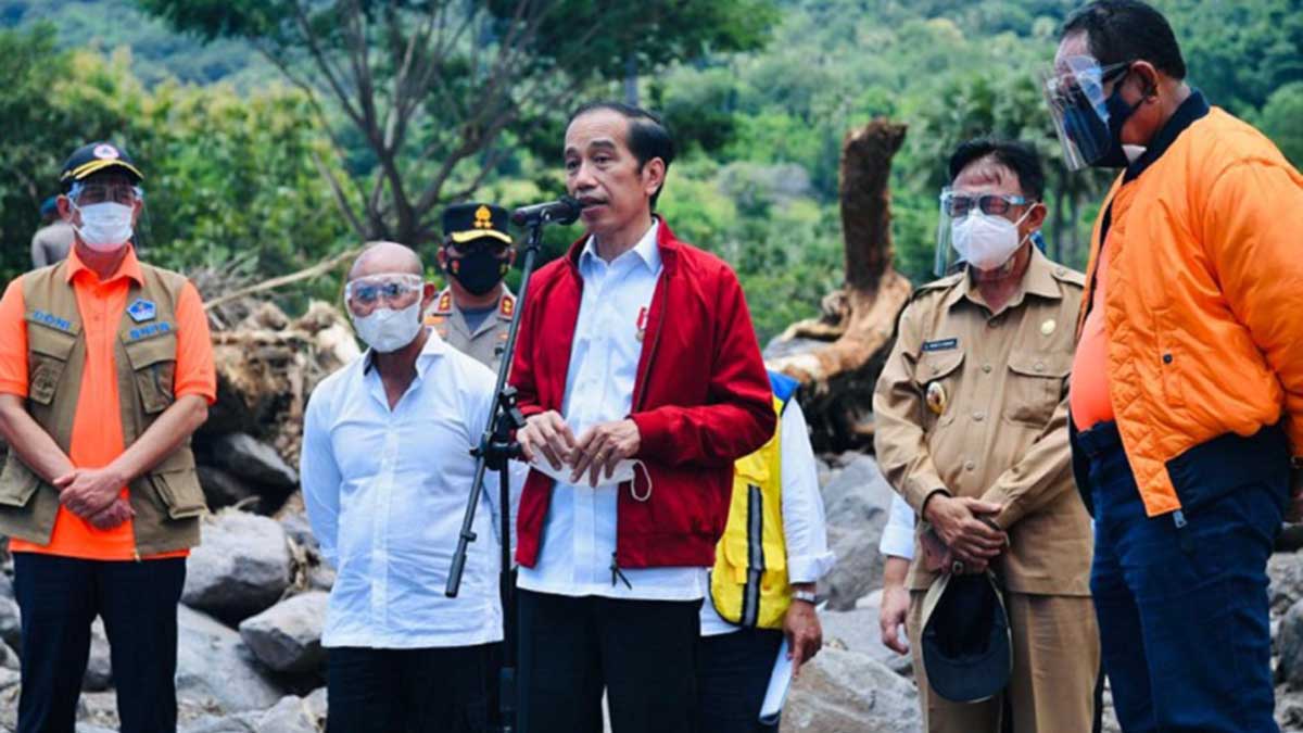 Presiden Jokowi di NTT. (ist) - Rumah Korban Bencana NTT Akan Dibangun Kembali
