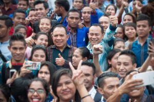 Rektor IBU, Gubernur NTT dan mahasiswa asal NTT, beberapa waktu lalu. (ist) - IBU Malang Galang Bantuan dan Beasiswa Korban Bencana NTT