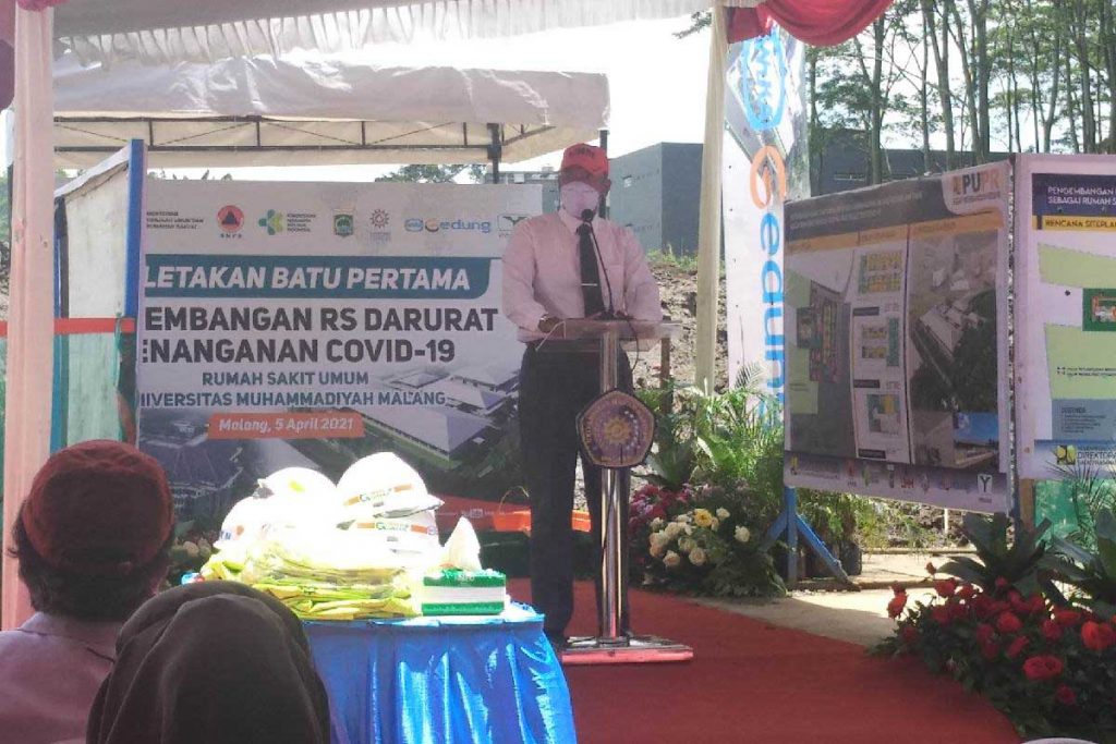Rektor UMM Dr. Fauzan, MPd, saat memberikan sambutan. (rhd) - UMM Dirikan RS Darurat Penanganan Covid-19, Cikal RS Penyakit Infeksius