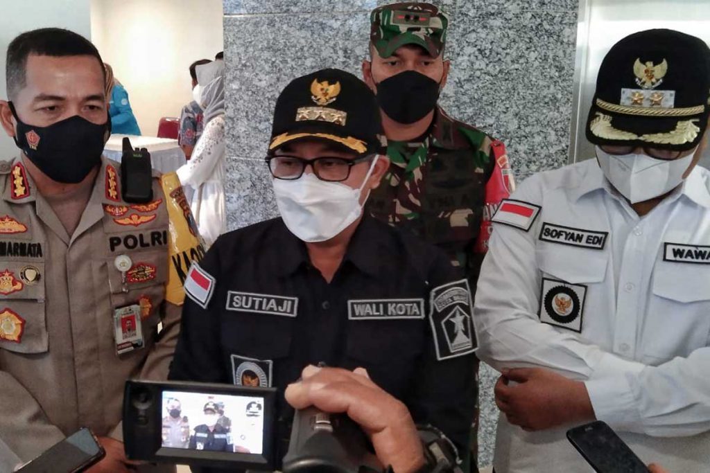 Sutiaji ditemani Wawali dan Forkopimda. (ws1) - Deteksi Dini, Pemkot Malang Kembali Tes Urine Jajaran ASN