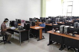 UTBK-SBMPTN UB tahun lalu, terapkan prokes. (rhd) - 17.204 Camaba UB Ikuti UTBK-SBMPTN Secara Luring
