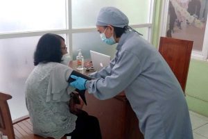 Vaksinasi di Kota Batu. (ws2) - Jelang Lebaran, Masuk Kota Batu Wajib Rapid Antigen