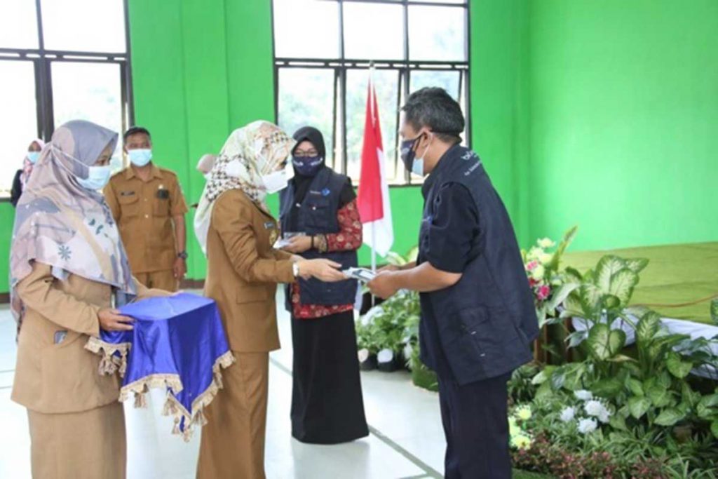 Wakil Bupati Kediri, Dewi Mariya Ulfa saat melaunching Pendataan Keluarga Tahun 2021 (PK21) di gedung Balai Desa Manyaran, Kecamatan Banyakan, Selasa (06/04/2021) - Mbak Wabup Dorong Masyarakat Ikut Sukseskan PK21