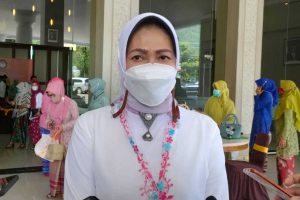 Walikota Batu Dewanti Rumpoko. (ws2) - Bagaikan Novel, PPKM Mikro Kota Batu Masuk Jilid 6
