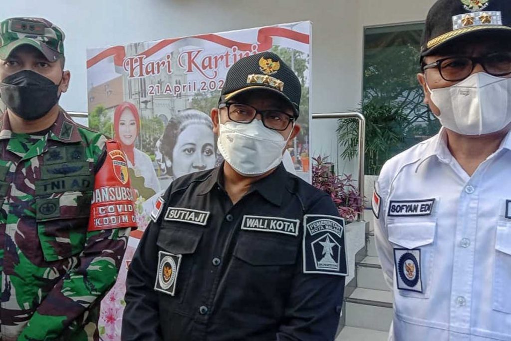 Walikota Malang, didampingi Wawali dan Dandim 0833. (ws1) - Pemkot Kota Malang Kirim Bantuan Korban Gempa Kabupaten Malang