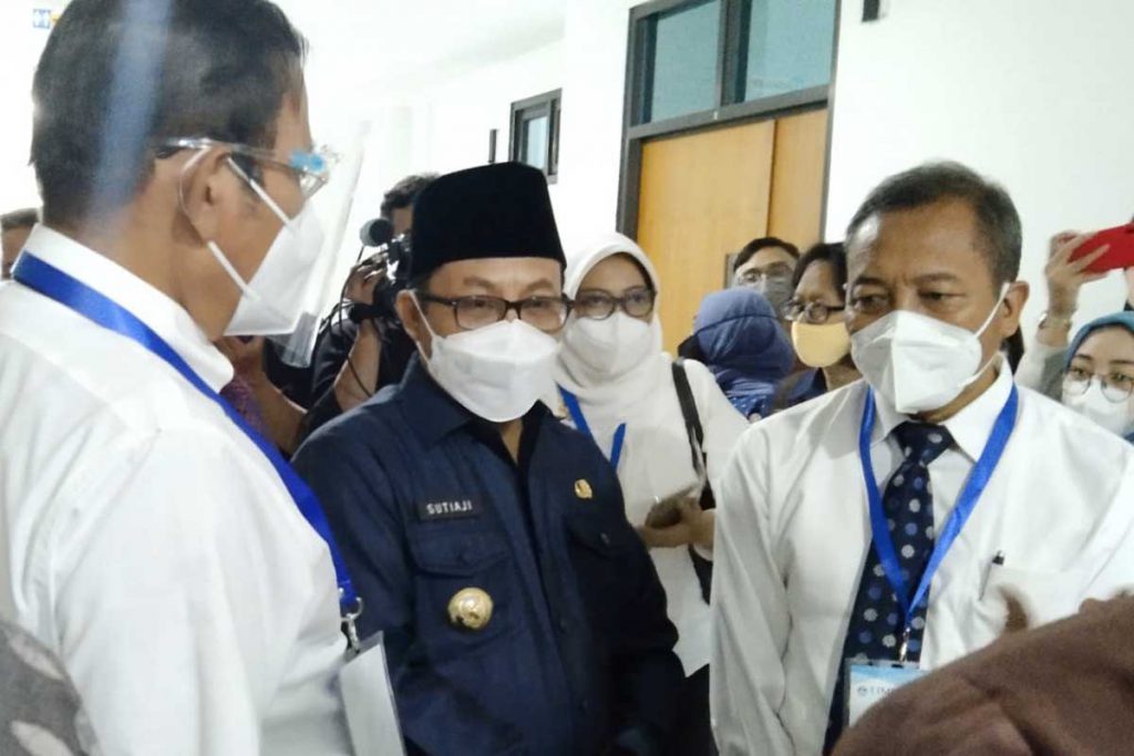 Walikota dan Rektor UB tekankan prokes ketat. (ws1) - DPR RI - Walikota Tinjau UTBK SBMPTN Tanpa Tes Rapid di UB - Perketat protokol kesehatan