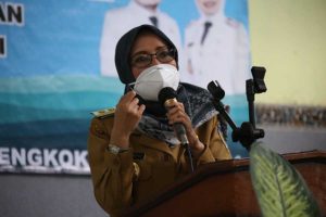 Warga Tarokan Terima Bantuan Benih Padi Varietas Inpari 32