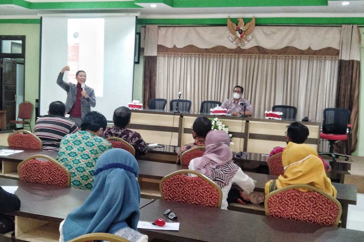 Workshop pengelolaan media sosial youtube. (ws1) - Disdikbud Gelar Workshop Youtube Bagi Pelaku Seni