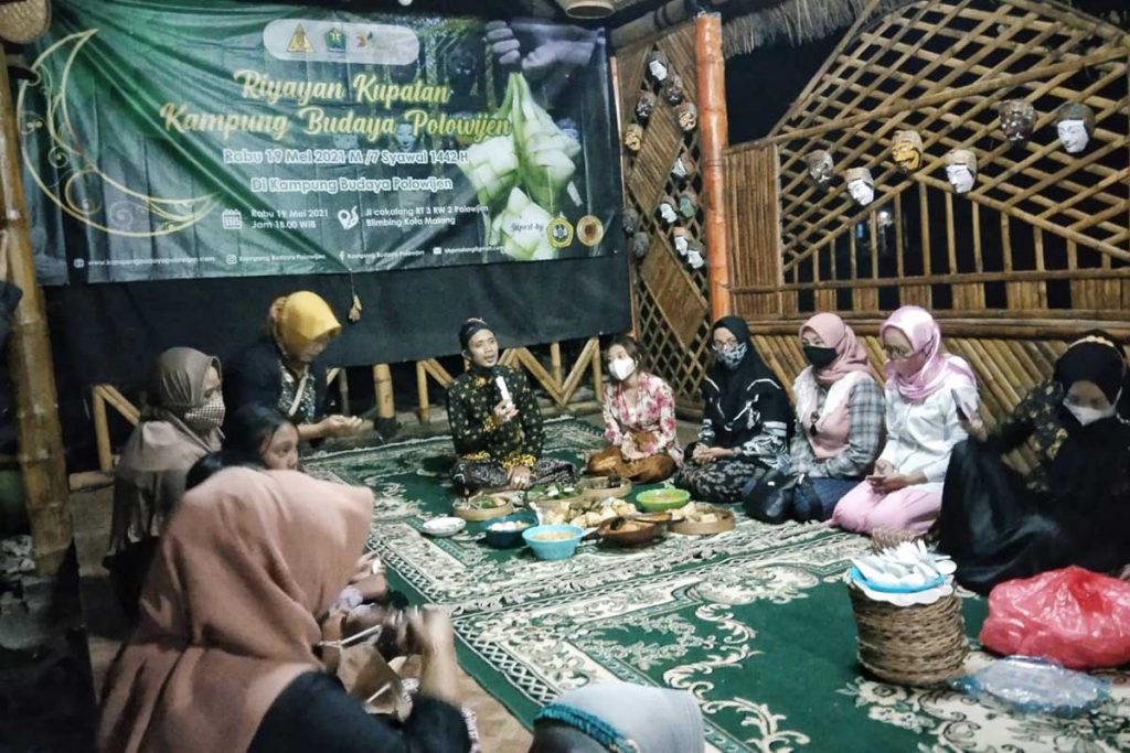 Dikemas dengan halal bi halal oleh KBP. (ws1) - KBP Nguri-uri 'Riyayan Kupatan' Tradisi Setelah H+7 Lebaran