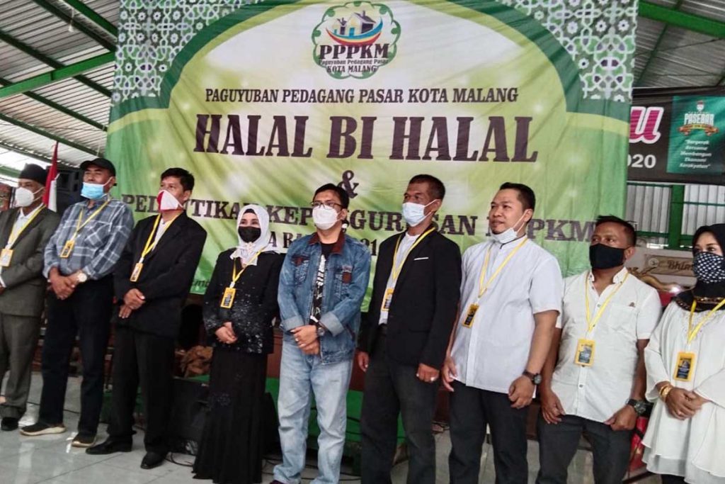Foto bersama Diskopindag, Pengurus serta Penasehat P3KM. (ws1) - Diskopindag Sebut Paguyuban Pedagang Sebagai Mitra Kesejahteraan