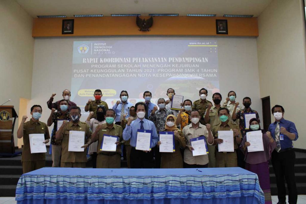 ITN Malang bersama 15 SMKN usai penandatanganan MoU. (ist) - ITN Malang Dampingi 15 SMKN Pusat Keunggulan