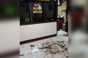 Kantor Polsek Wates mengalami kerusakan ringan akibat gempa Blitar - Akibat Gempa di Blitar, 12 Rumah dan 5 Fasum Rusak Ringan