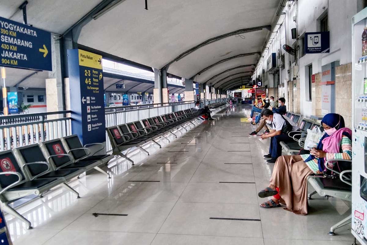 Keberangkatan KAI, penumpang masih seperti biasa. (ws1) - Jelang Pengetatan Idul Fitri, Pengguna KA Flat