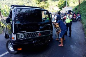 Kendaraan pikap sebabkan kecelakaan beruntun di Kecamatan Pujon Kabupaten Malang. (ist) - Kecelakaan Beruntun Pujon, Empat Kendaraan Ringsek