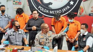 Konferensi pers penangkapan anak Rita Sugiarto. (ist) - Anak Rita Sugiarto Positif Narkoba