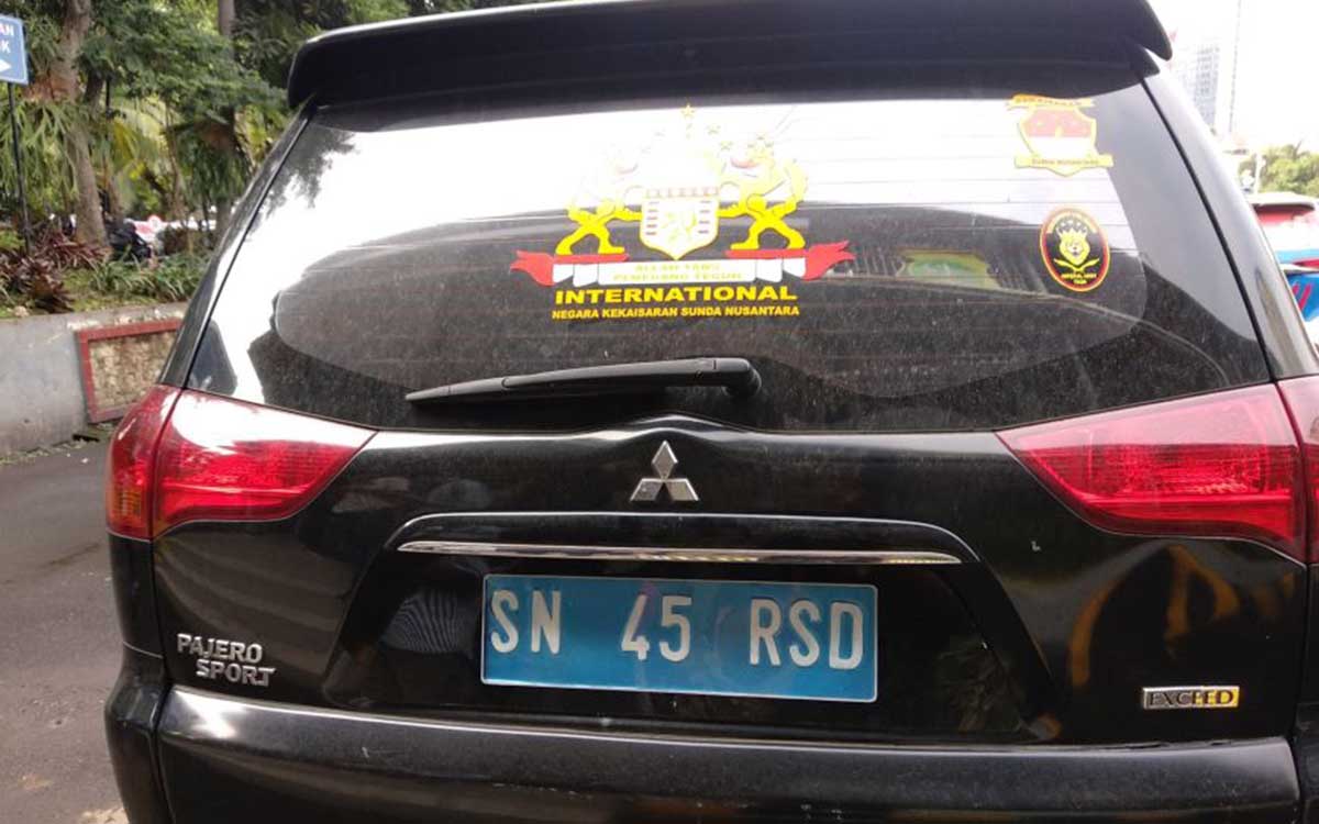 Mobil Plat Sunda Nusantara - Heboh Pengemudi Pakai Plat Nomor dari Kekaisaran Sunda Nusantara