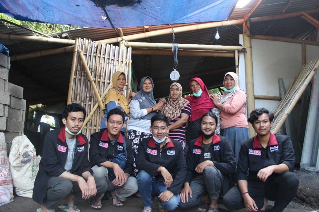 PMM UMM Kelompok 66 Gelombang 4 Tahun 2021 - Pengoptimalisasian Bank Sampah Hidayah Di Desa Duwet Krajan