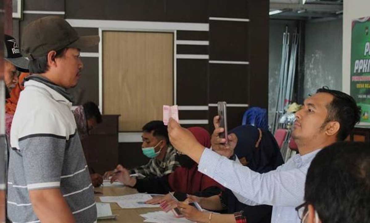 Pembagian BLT DD Desa Beji Kota Batu. (ist) - Keuangan Pemdes Terlambat Turun, BLT DD Kota Batu Masih Rampung Bulan Maret