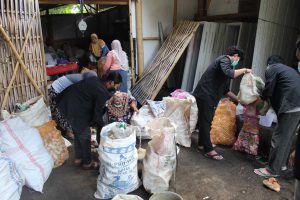 Pengoptimalisasian Bank Sampah Hidayah Di Desa Duwet Krajan