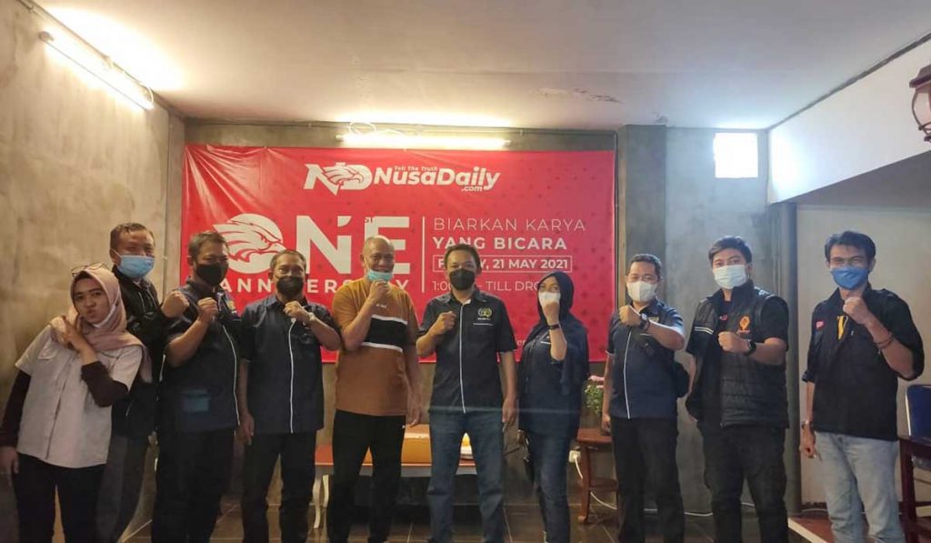 Pengurus PWI Malang Raya bersama CEO Nusa Daily Group. (ist) - Perkuat Sinergisitas, PWI Malang Raya Sambangi Radar Malang dan Nusa Daily