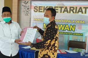 Penyerahan berkas Bacalon Kades kepada panitia. (ist) - Bacalon Kades Mayang Dihimbau Tak Lakukan Konvoi
