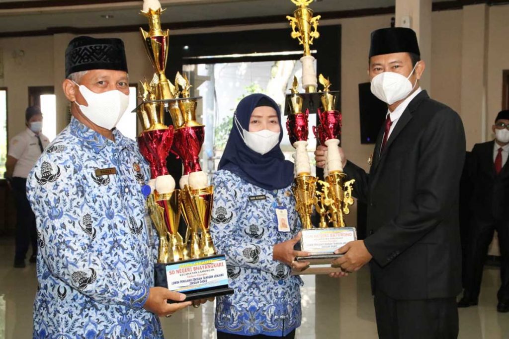 Bupati YES Pimpin Apel Peringatan Hari Pendidikan, Serentak Bergerak Wujudkan Merdeka Belajar