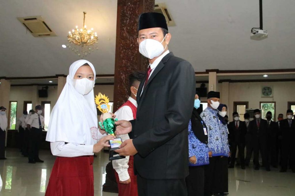 Bupati YES Pimpin Apel Peringatan Hari Pendidikan, Serentak Bergerak Wujudkan Merdeka Belajar