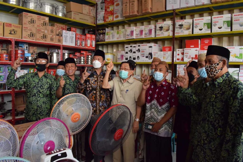 Bupati Yes Meresmikan Maspion Bazar UMKM Mawar Pondok Pesantren