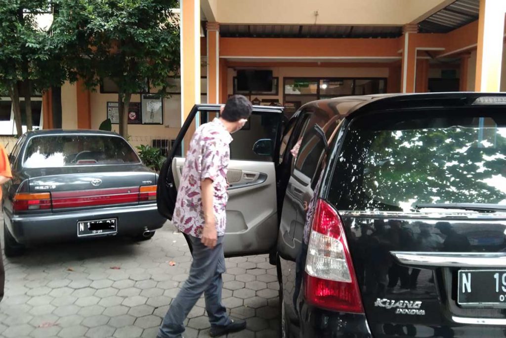 Pihak hotel mendampingi keluarga korban di RSSA, sekitar pukul 14.00. (ws1) - Diduga Kesalahan Teknis, Mekanik Tewas Terjepit Lift Hotel Ibis